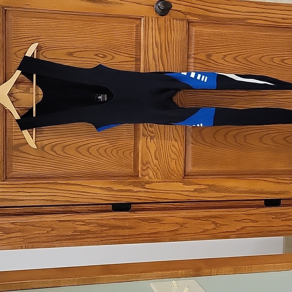 Men's cycling tights by Etxeondo. In a size large in black, reflectors on legs .